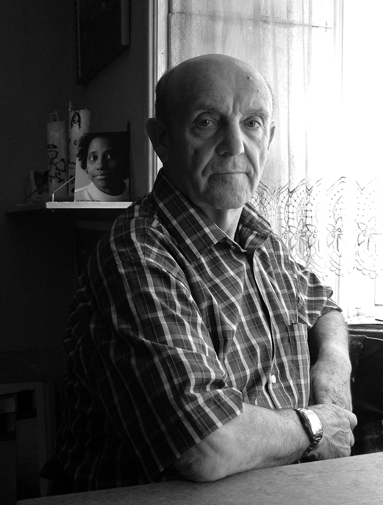 Viggo Rivad in his home 2008 © Jan Oberg